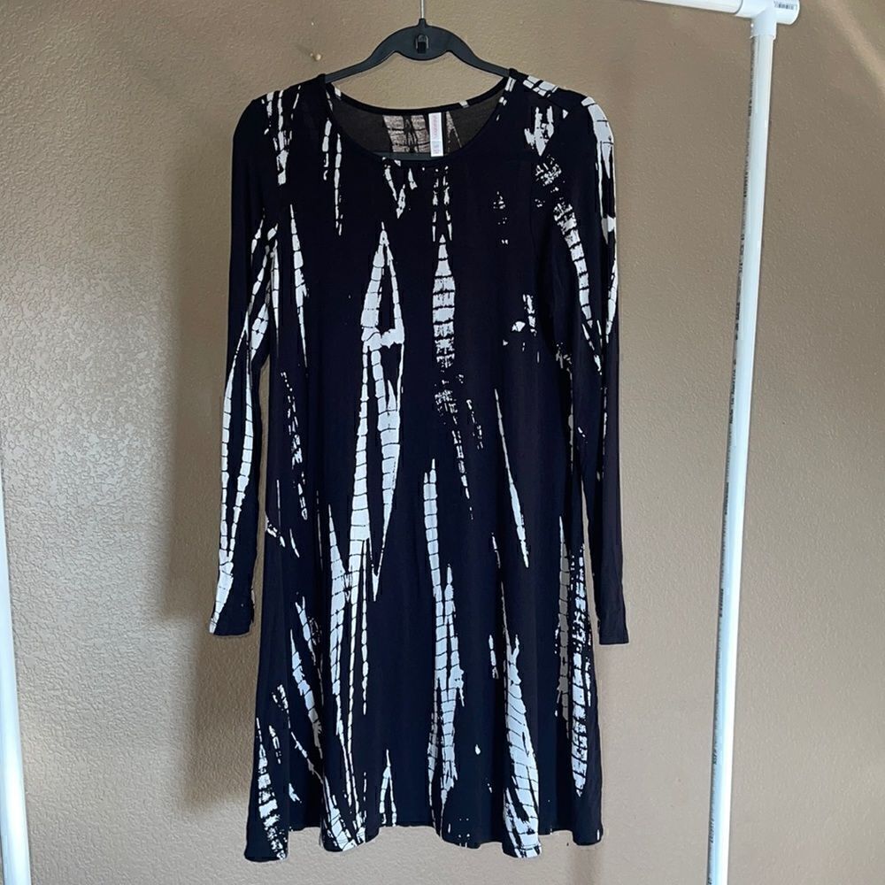 Xhilaration black and white long sleeve dress size small